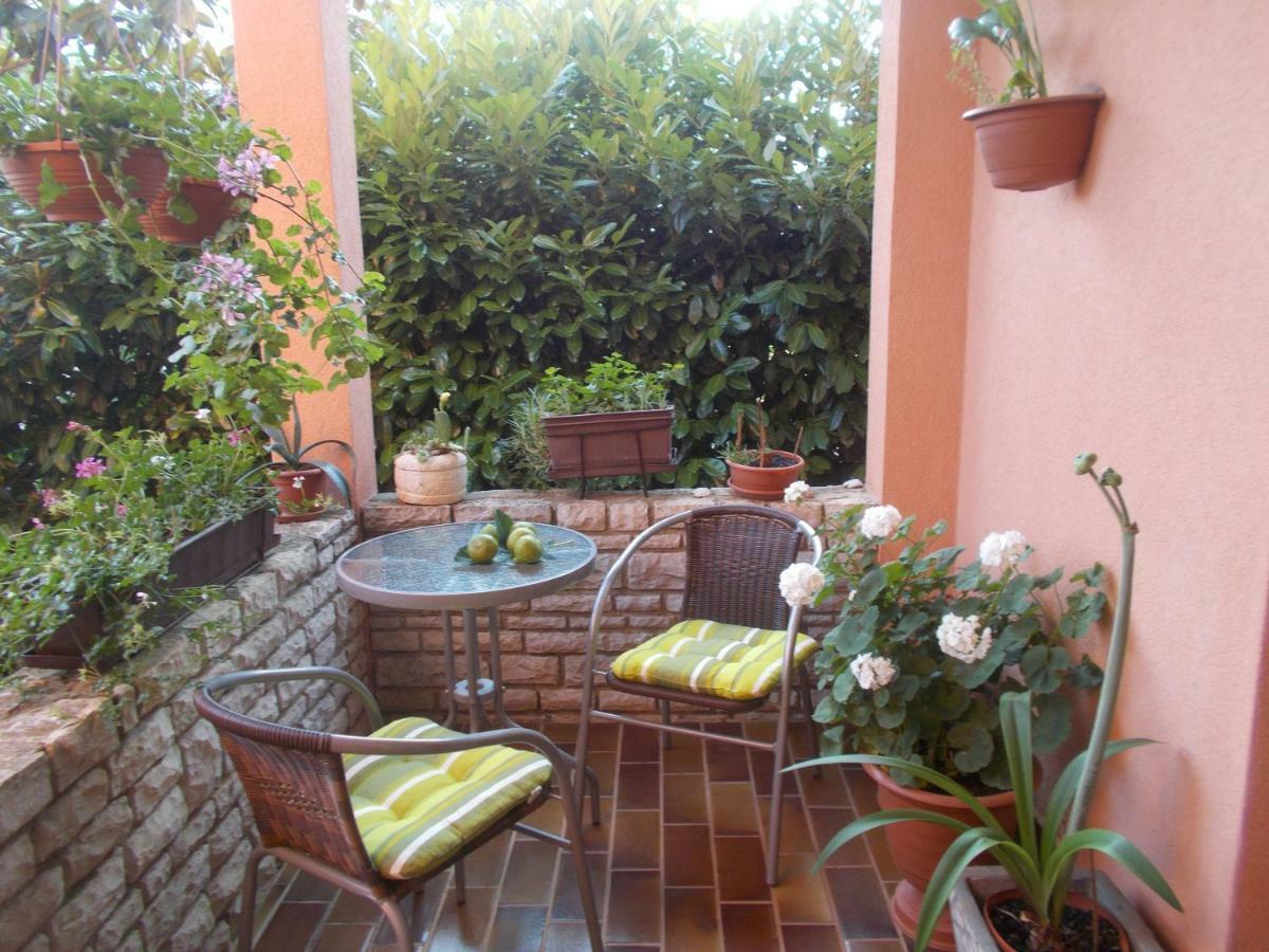 Ella Appartement Pula Buitenkant foto
