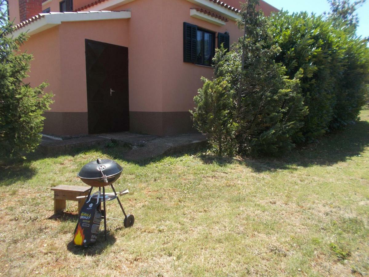 Ella Appartement Pula Buitenkant foto